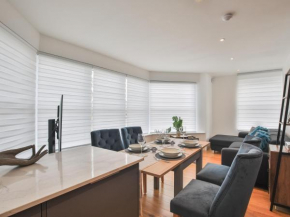 Modern Apartment with River View in Central Windsor
